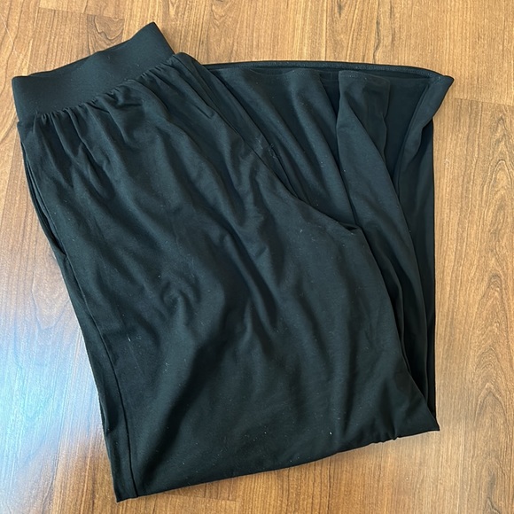 Uniqlo Black Wide Leg Pants - Picture 2 of 3